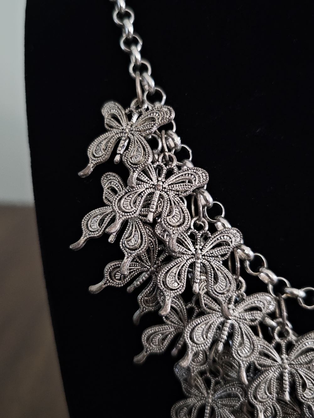 RARE Betsey Johnson Silver Tone Butterfly Statement Necklace - Picture 5 of 6